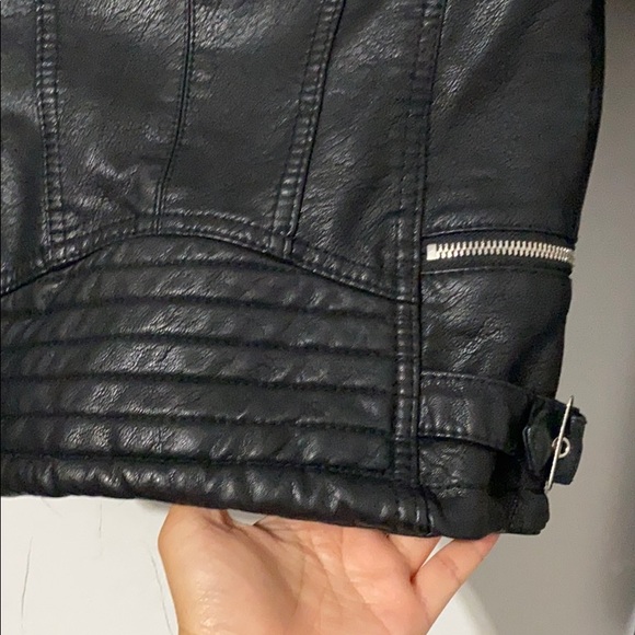 ❌ SOLD ❌ LEATHER JACKET SZ SMALL - Picture 5 of 7